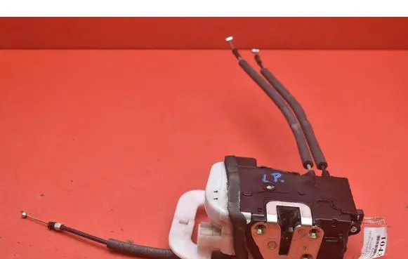 Hyundai ix35 Front door lock 813102Y000