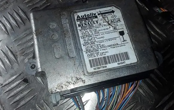 Renault Scenic II - Grand scenic II Airbag control unit/module 8200412042