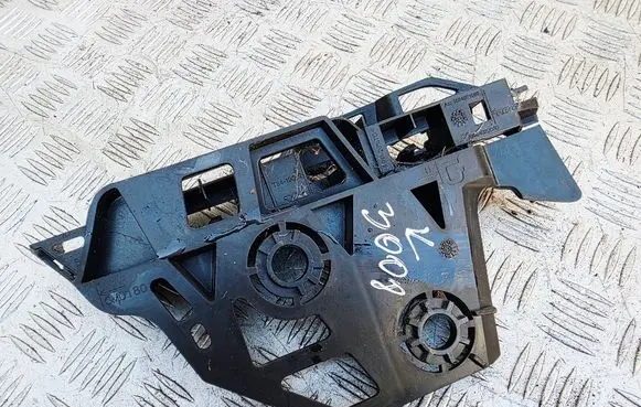 Front bumper mounting bracket