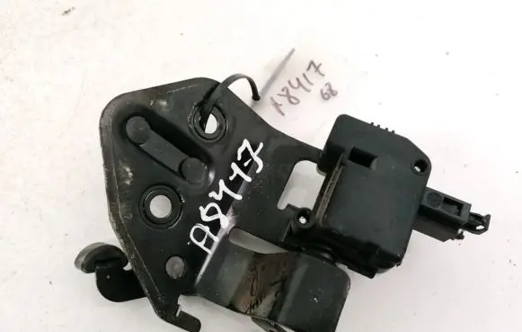 Skoda Octavia Mk2 (1Z) Central locking motor 