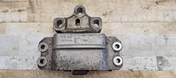 Engine mount bracket