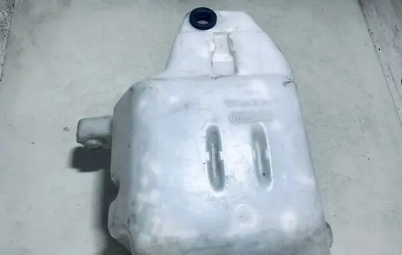 Windshield washer fluid reservoir/tank