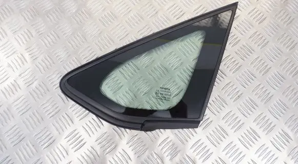 Toyota Auris 150 Front door vent window glass four-door 6212002010