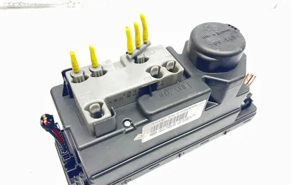 Mercedes-Benz E W210 Central locking vacuum pump 2108002048
