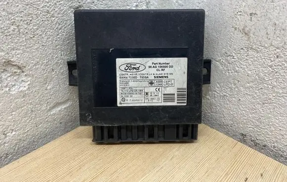 Ford Focus Comfort/convenience module 98AG15K600DD 5WK47230D