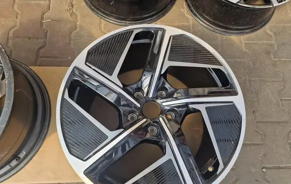Audi E-tron GT R20 alloy rim 4J3601025H 4J3601025B