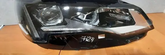 Peugeot 3008 II Headlight/headlamp 9836230580