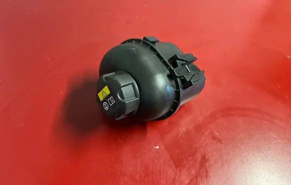 Coolant expansion tank/reservoir