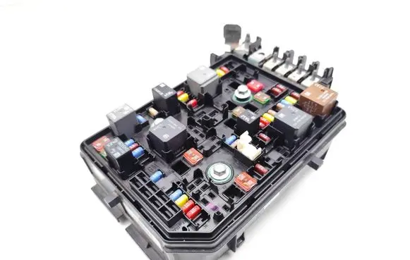 Opel Astra K Fuse module 39069684