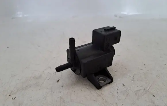 Toyota Avensis T270 Vacuum valve 258600R010