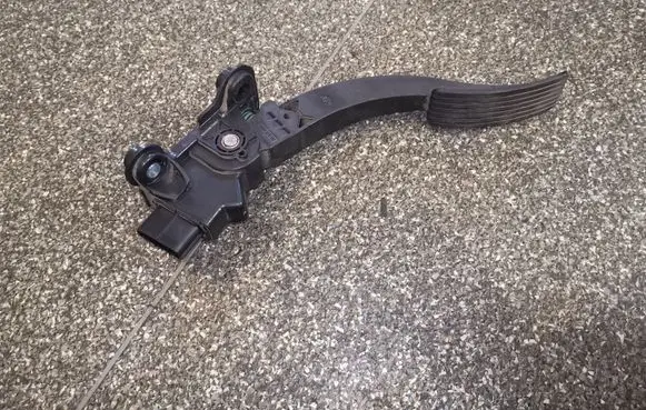 Peugeot 4007 Accelerator throttle pedal 07311A2B 48100644007