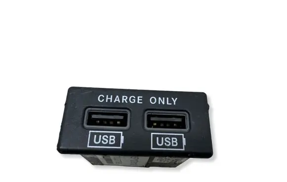 Maserati Levante USB socket connector 670037782
