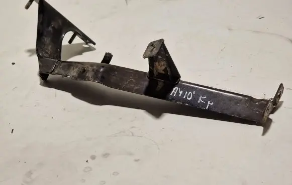 Audi A4 S4 B8 8K Fender mounting bracket 8K0821135B