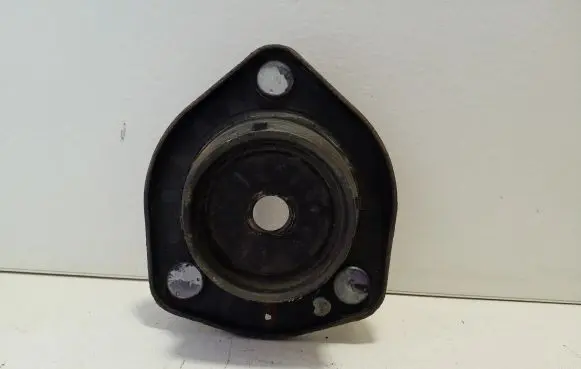 Lexus RX 330 - 350 - 400H Front shock absorber mounting bracket 