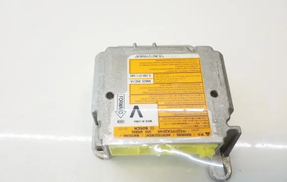 Nissan Leaf I (ZE0) Airbag control unit/module 988203ND1A 0285011040
