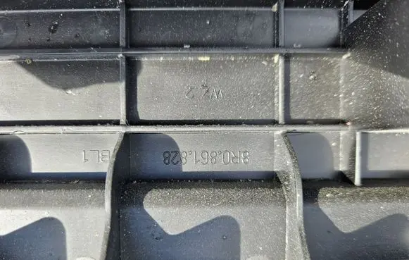 Porsche Macan (95B) Centre console side trim rear 8R0861828 E11559