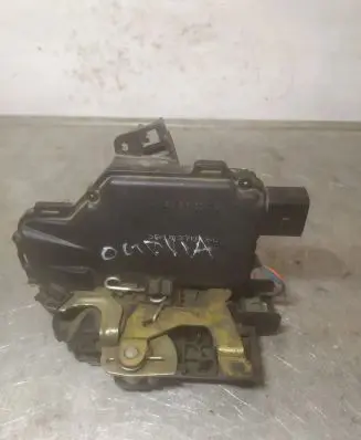 Skoda Octavia Mk1 (1U) Front door lock 3B1837016C PA66306GGF