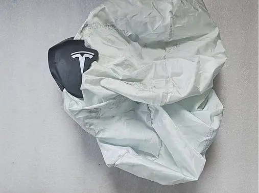 Tesla Model Y Steering wheel airbag 162661700A 1626617