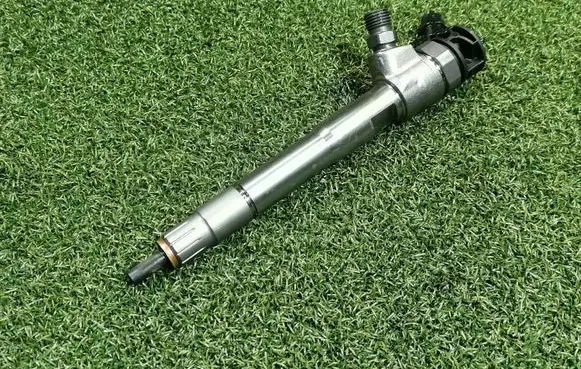 Renault Trafic III (X82) Fuel injector 0445110939 HLGT9558R