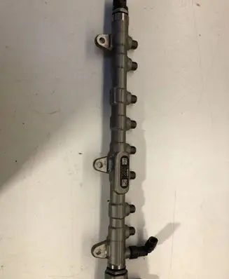 BMW X3 G01 Fuel distributor 0445216051 857159601 000298