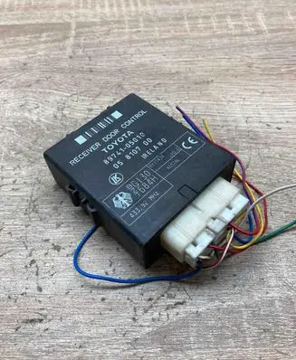 Toyota Avensis T220 Door control unit/module 8974105010 05810700