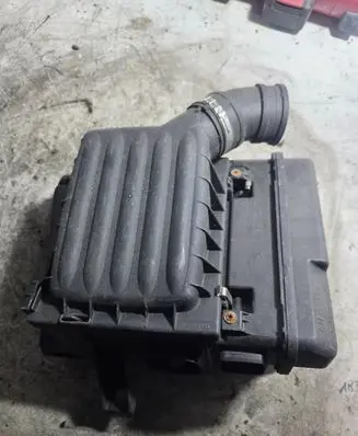 Opel Corsa B Air filter box 90467666