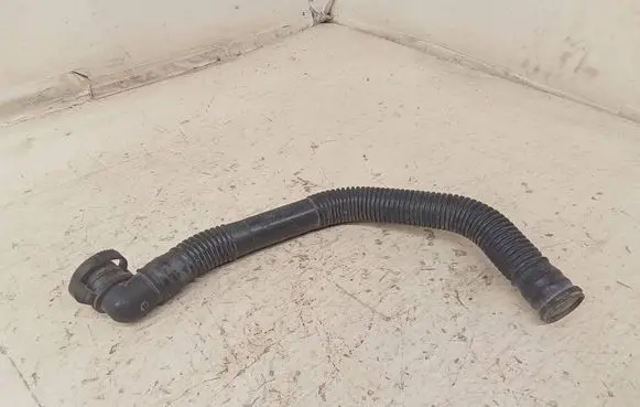 Volkswagen Caddy Breather hose/pipe 1K0129637D