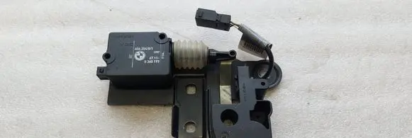BMW 5 E39 Rear glass lock/latch 8120419 8360193