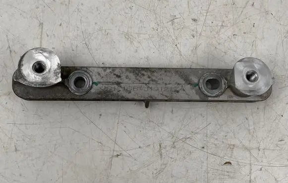 Volvo XC40 Engine mounting bracket 32137504