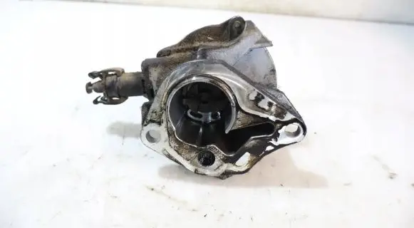 Renault Clio III Vacuum pump 