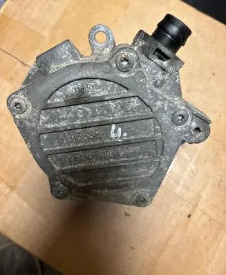 Volvo S60 Vacuum pump 31316688