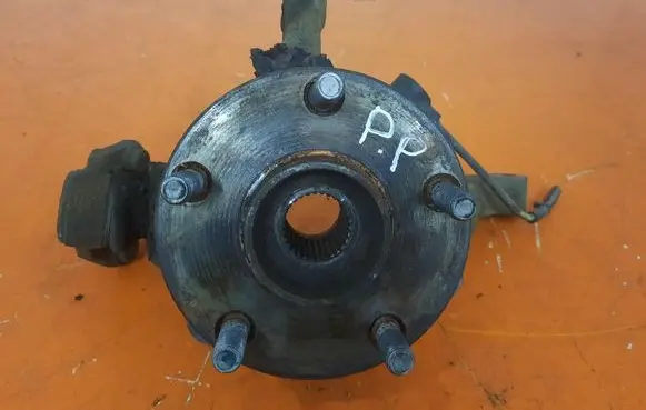 Toyota Avensis Verso Front wheel hub spindle knuckle