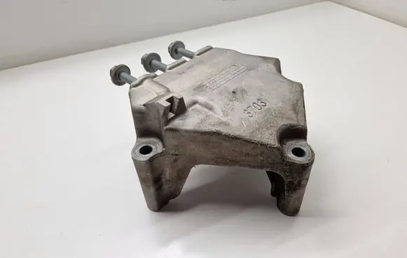 Buick Encore I Engine mounting bracket 95073703