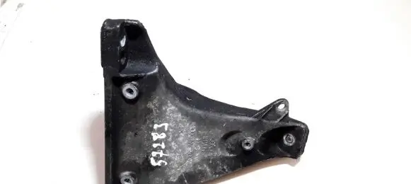 Engine mounting bracket