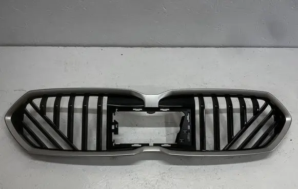BMW 1 F70 Front bumper upper radiator grill 5A35D15 5A3CF58G