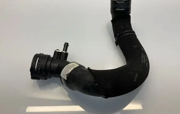 Engine coolant pipe/hose