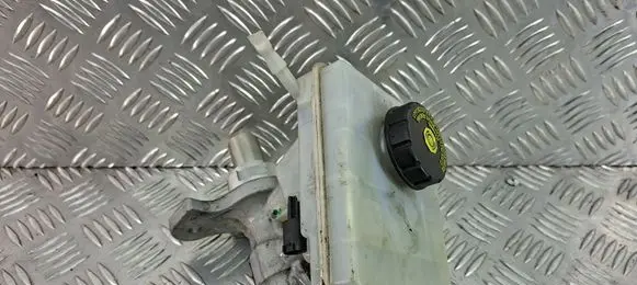 Master brake cylinder