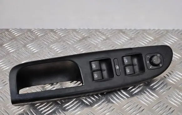 Volkswagen PASSAT B6 Electric window control switch 3C1867171B