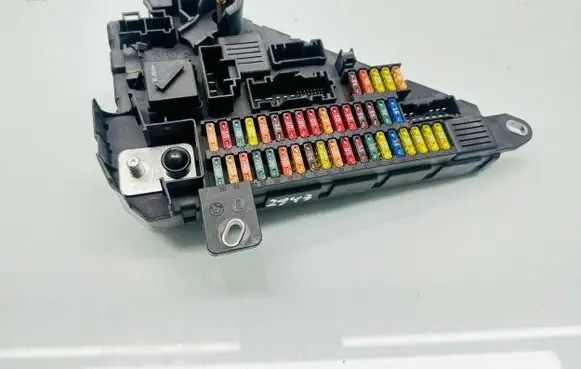 BMW 5 E60 E61 Fuse module 9138830 518956057