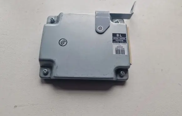 Toyota RAV 4 (XA40) Other control units/modules 8815064010