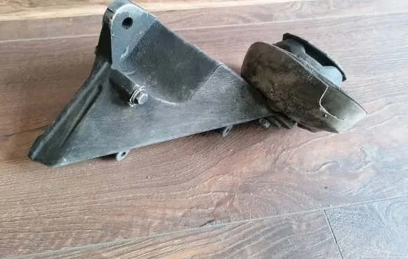 Audi A6 S6 C5 4B Gearbox mounting bracket 8D0399113AH