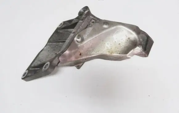 BMW 5 E60 E61 Engine mounting bracket 6769282