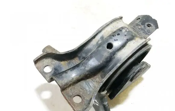 Hyundai Sonata Engine mount bracket