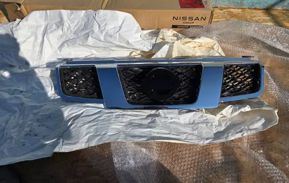Nissan X-Trail T31 Front bumper upper radiator grill 623103UP5A