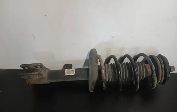 Peugeot 308 Front shock absorber/damper 