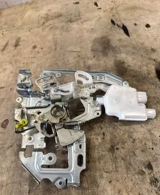 Nissan NV400 Rear door lock 