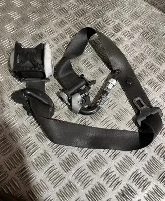BMW X6 E71 Front seatbelt 305537999001 608532600B