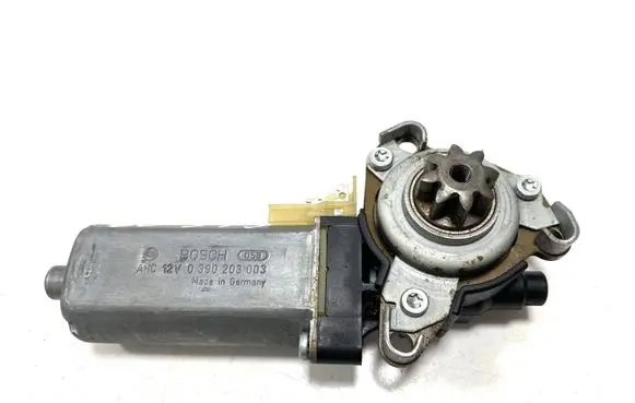 Mercedes-Benz CLS C219 Seat adjustment motor 0390203003 820408494