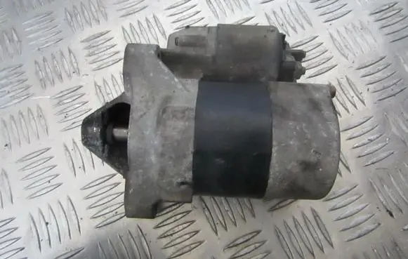Renault Clio II Starter motor d7e1