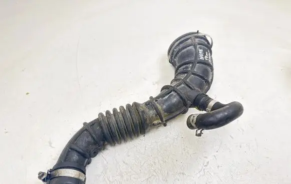 Nissan Note (E11) Air intake hose/pipe 8200500383C